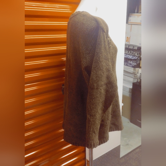 sweater - Picture 3 of 3